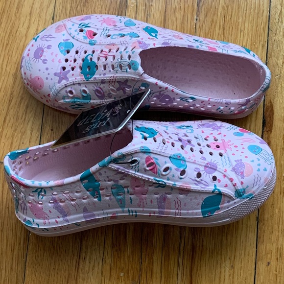 dELiA*s Girl Slip On - Picture 2 of 4